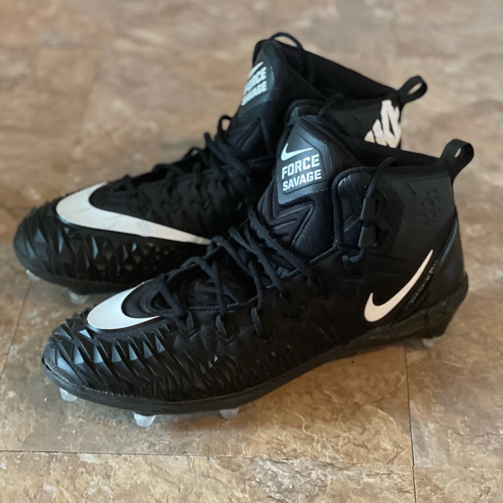 Nike force savage men football cleats. Size 14
